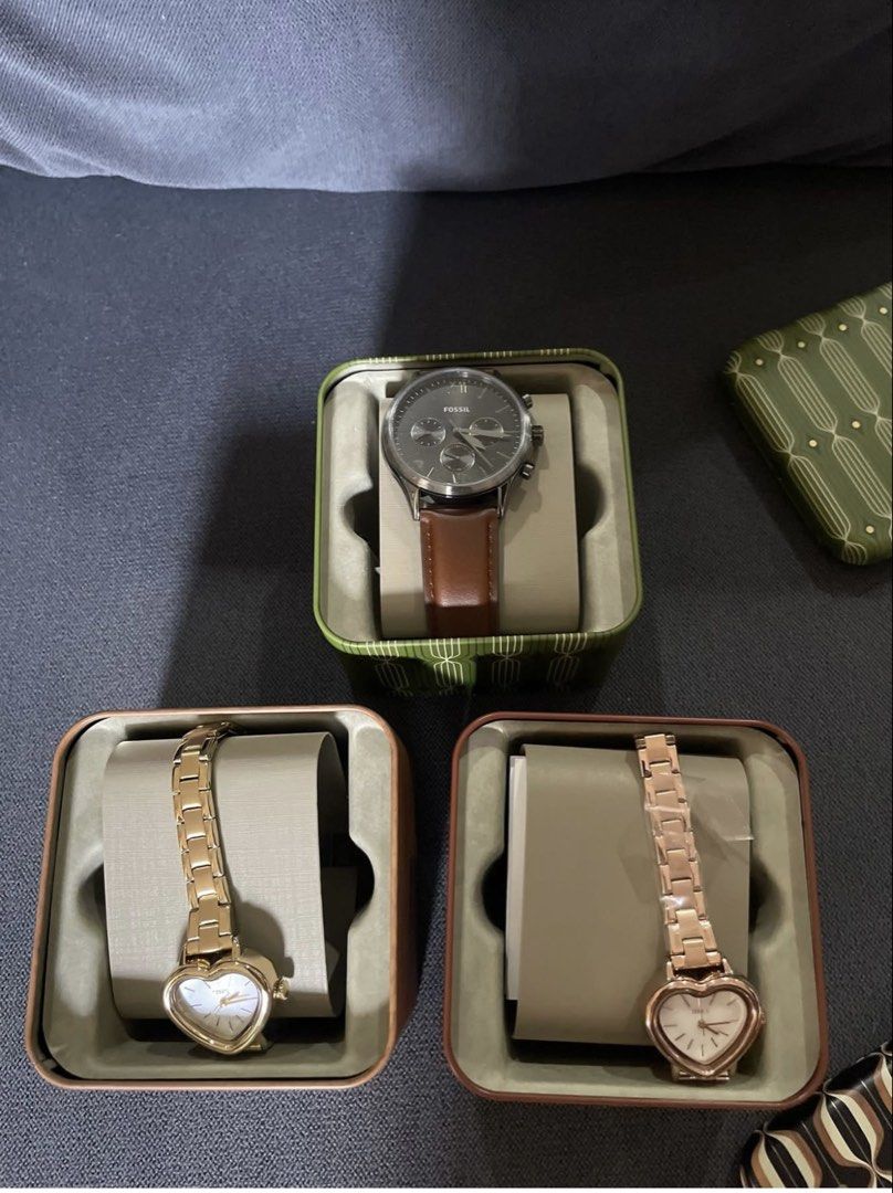 Fossil Men's Watch (Category: Women's Watches) located in Rizal. Submitted by gannda (Listing ID 1469786093, Image 2). Description: - Fossil men's watch featuring a stylish dark face, chronograph sub-dials, and a classic brown leather strap - comes with its own original decorative Fossil tin box .