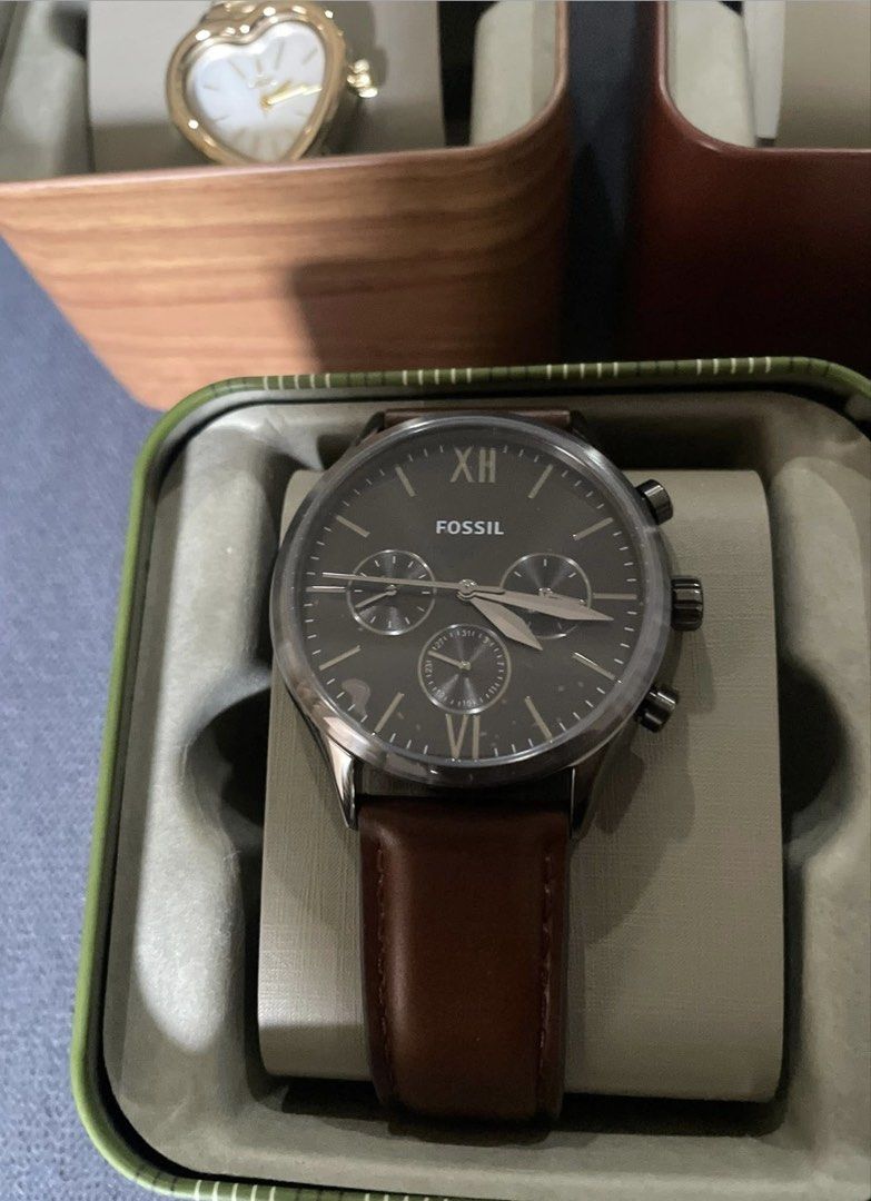 Fossil Men's Watch (Category: Women's Watches) located in Rizal. Submitted by gannda (Listing ID 1469786093, Image 1). Description: - Fossil men's watch featuring a stylish dark face, chronograph sub-dials, and a classic brown leather strap - comes with its own original decorative Fossil tin box .