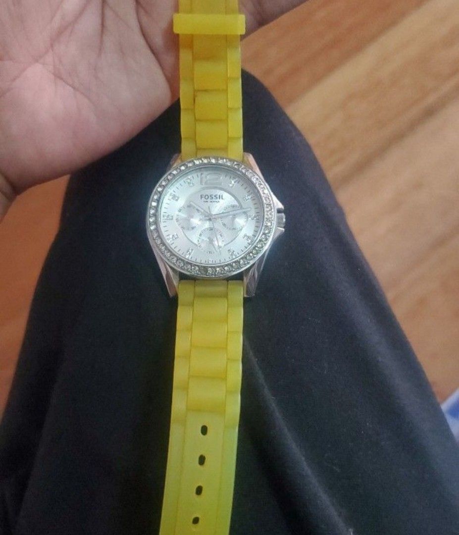 Fossil Riley Multifunction Women's Watch original (Category: Luxury Watches) located in Bulacan. Submitted by haze0108 (Listing ID 1469865997, Image 2). Description: gud as new original.