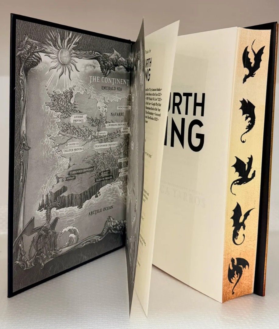 Fourth Wing Deluxe HB (Category: Storybooks) located in Quezon City. Submitted by paperandspineph (Listing ID 1469904881, Image 3). Description: 📚 Fourth Wing Deluxe Edition Onhand: 2 BRANDNEW ✨ Comment MINE 💌 send DM - name, address, phone, order, MOP, MOD 📌 Strictly no cancellations 💵 full payment only • pay within 24 hours 🏦 Gcash • Bank Transfer 🚚 J&T • Lalamove • Grabexpress.