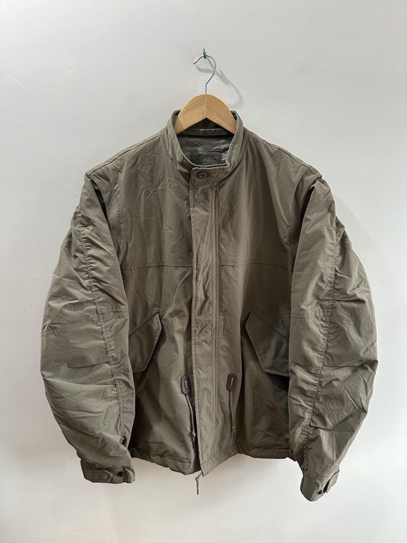 Freak’s Store 2-Way M-65 Jacket (Category: Coats, Jackets and Outerwear) located in Baguio. Submitted by .daryl (Listing ID 1469866104, Image 1). Description: 26 width 29 length Detachable Sleeve.
