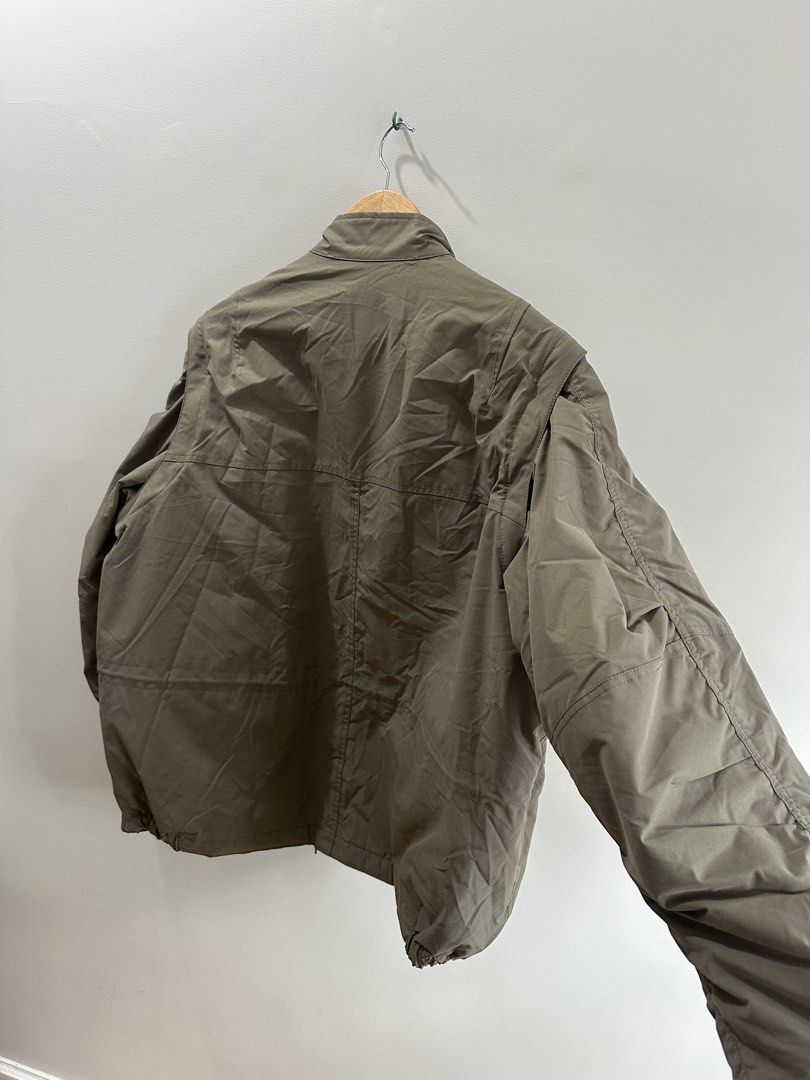 Freak’s Store 2-Way M-65 Jacket (Category: Coats, Jackets and Outerwear) located in Baguio. Submitted by .daryl (Listing ID 1469866104, Image 2). Description: 26 width 29 length Detachable Sleeve.