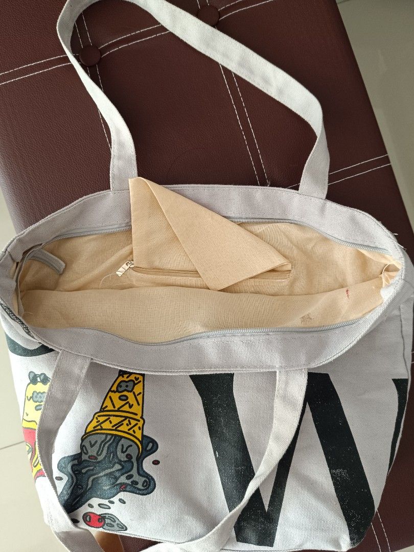 FREE BAG WHEN PURCHASED (Category: Tote Bags) located in Valenzuela. Submitted by justgorjas (Listing ID 1469770312, Image 2). Description: FREE NA KAPAG MAY INORDER NA KAHIT ANONG ISANG ITEM. SALAMAT PO ❤️.