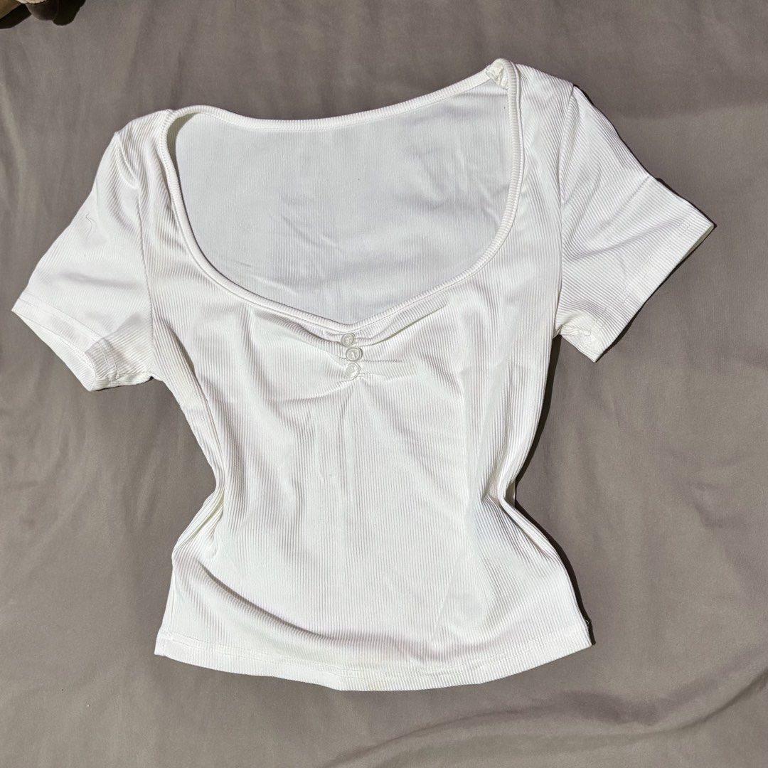 freebies (tops only) (Category: Shirts) located in Manila. Submitted by shimiiiiiii (Listing ID 1469797532, Image 3). Description: miners only. 1 per pax unahan lang po thanks.