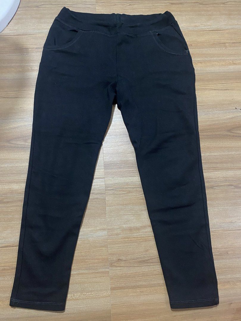 FREE‼️when you buy anything (Category: Jeans) located in Bulacan. Submitted by Spothings (Listing ID 1469867529, Image 1). Description: Cotton stretchable Size 30" to 37" - Color: Solid black - Style: Casual slim fit - Waist: Comfortable elastic waistband - Features: Practical front pockets - Material: Stretchy fabric, ideal for daily wear - Condition: Clean, no stains or damage.