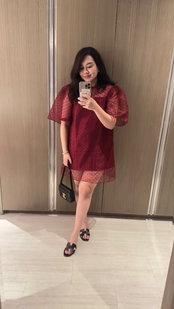 From Phoebe Red dress (Category: Dresses) located in Mabalacat. Submitted by baggu01 (Listing ID 1469931972, Image 1). Description: This dress is a bit shorter. I’m 5’2.