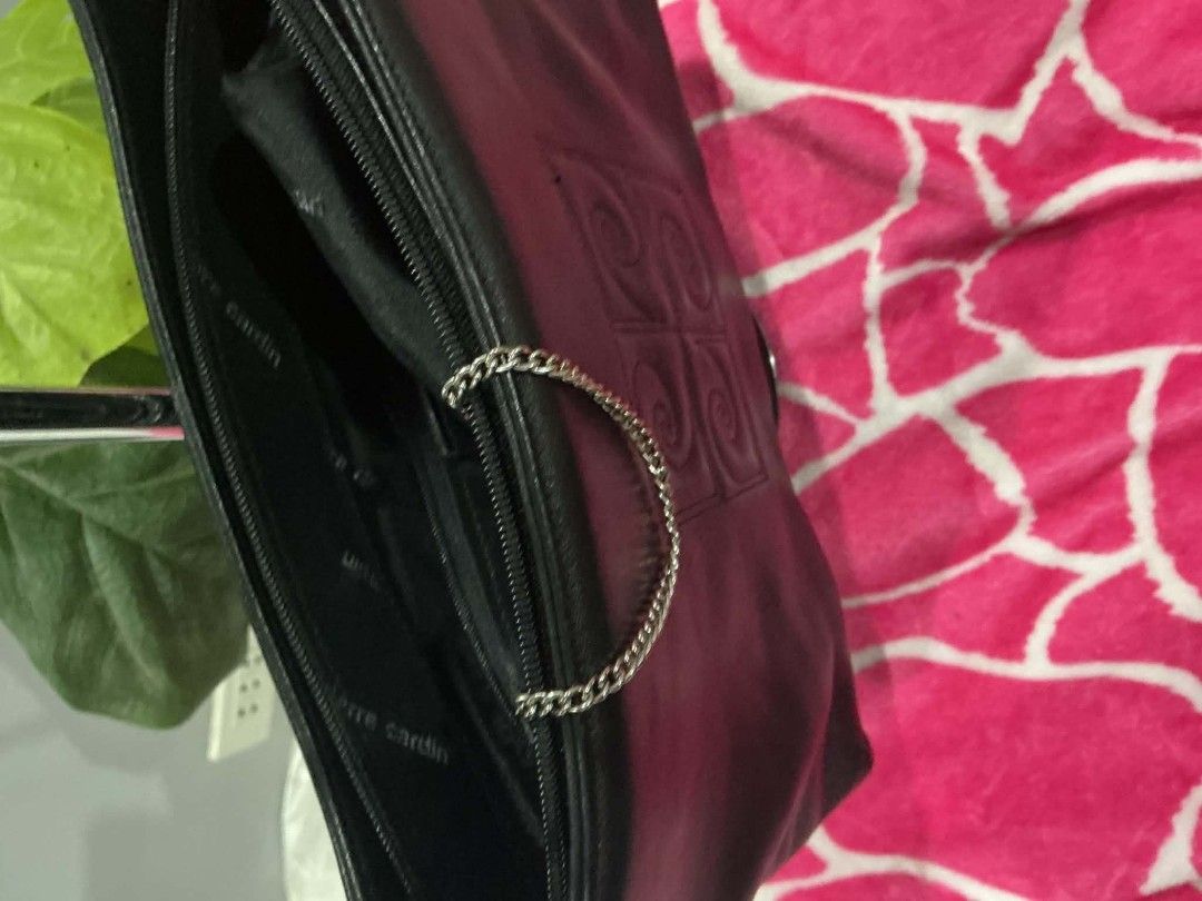 Fs (Category: Luxury Bags & Wallets) located in Tarlac. Submitted by margareth24 (Listing ID 1469891582, Image 3). Description: Kili bag shoulder bag no issue.