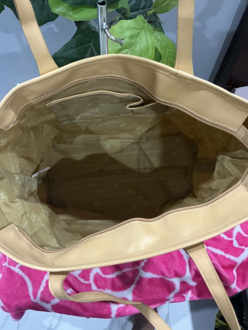 Fs (Category: Tote Bags) located in Tarlac. Submitted by margareth24 (Listing ID 1469894787, Image 3). Description: Banabana tote bag 14.5inch no issue.