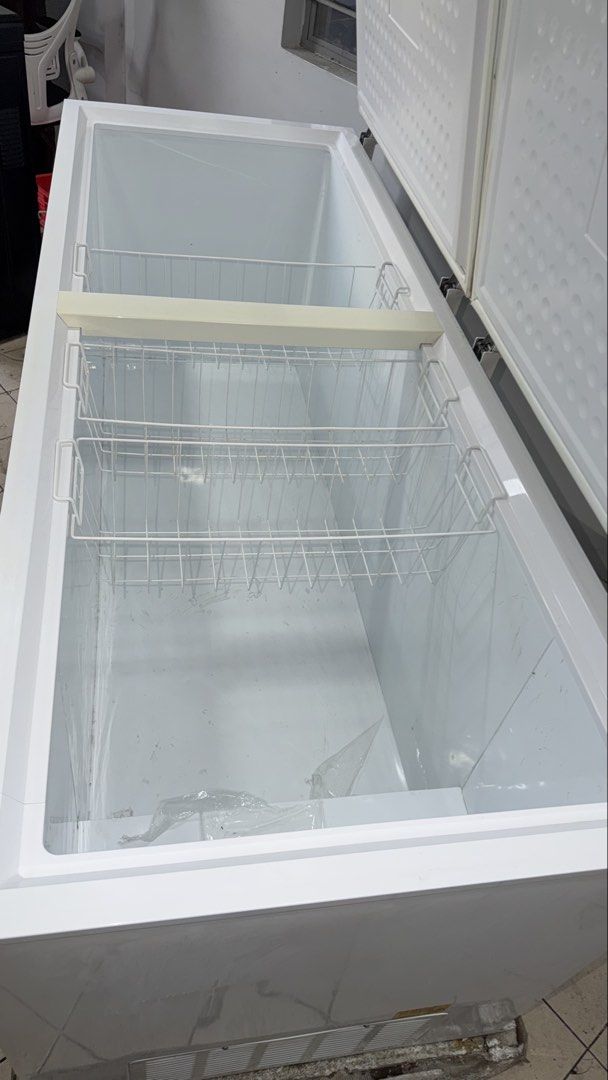 Fujidenzo 26cu HD Inverter Solid Chest Type Freezer (Category: Refrigerators and Freezers) located in Malabon City. Submitted by hansilog24 (Listing ID 1469856166, Image 2). Description: - Brand: Fujidenzo - Capacity: 26 cu. ft. heavy-duty inverter solid chest freezer - Color: Clean white - Design: Double top doors with secure handle latches - Organization: Includes convenient interior wire baskets - Condition: Impeccably clean interior with orig