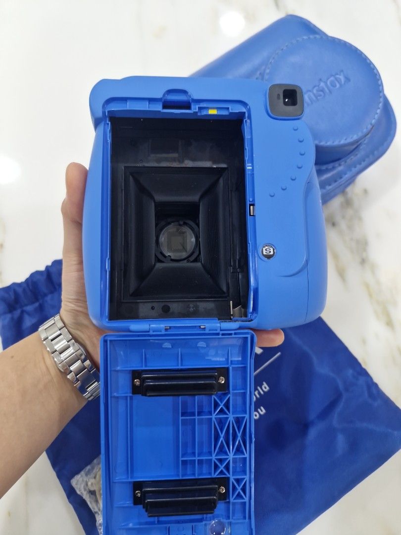 Fujifilm Instax Mini 9 Blue Instant Camera Set (Category: Cameras) located in Quezon City. Submitted by thercor (Listing ID 1469944918, Image 3). Description: Fujifilm Instax Mini 9 Instant Camera - Cobalt Blue - Includes matching blue leatherette carry case, blue drawstring dust bag, and adjustable strap - Includes close-up lens attachment in wrapper.