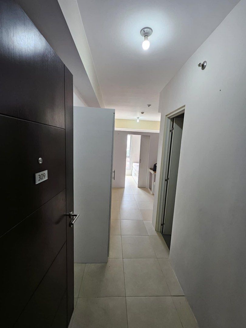 Fully Furnished Condo Unit Roomy Studio Layout (Category: Shelves, Cabinets & Racks) located in Manila. Submitted by brahma806 (Listing ID 1469824524, Image 1). Description: For sale Avida towers astrea tower1 22.40sqm studio type 3rd floor unit 309 3,220,000 price negotiable Clean title Updated dues etc..