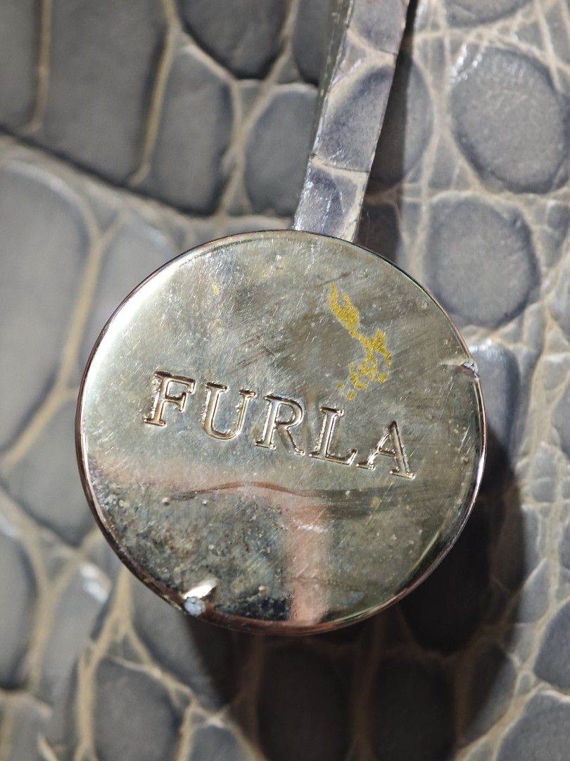 Furla vintage croco (Category: Sling Bags) located in Calauag. Submitted by cou1_h (Listing ID 1469802616, Image 3). Description: No issue need wash lang.