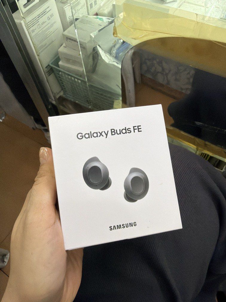 Galaxy buds Fe Brandnew Original (Category: Earphones) located in San Juan City. Submitted by mobileterritory2012 (Listing ID 1469810304, Image 1). Description: Brandnew Original Galaxy buds fe 2 weeks warranty Loc theatremall Greenhills .