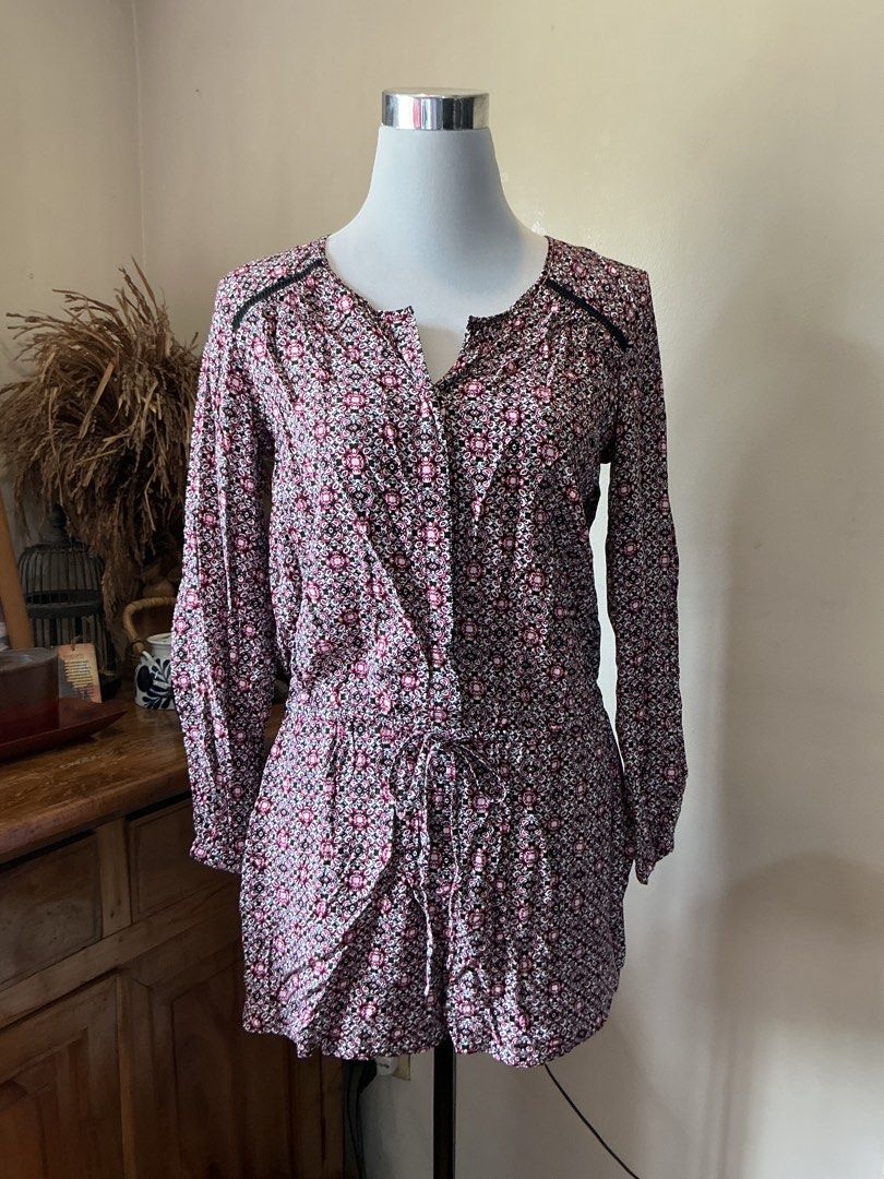 GAP Long-sleeve Romper (Category: Rompers) located in Quezon City. Submitted by shopabilitymnl (Listing ID 1469858425, Image 1). Description: Size: Small No issue Mannequins’s Bust: 36-37 inches .