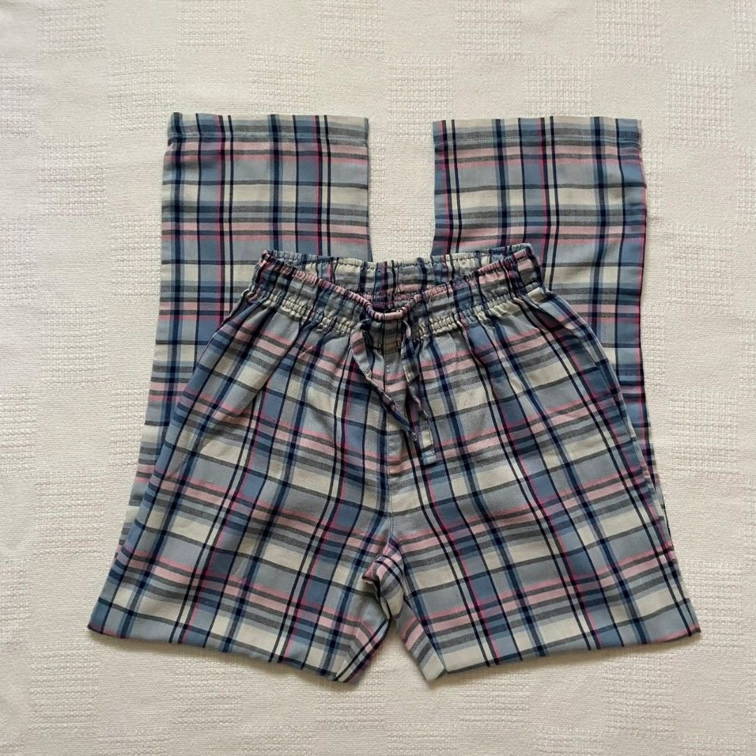 Gap plaid sweatpants (Category: Other Bottoms) located in Rizal. Submitted by urkoala (Listing ID 1469872502, Image 1). Description: fits xs.