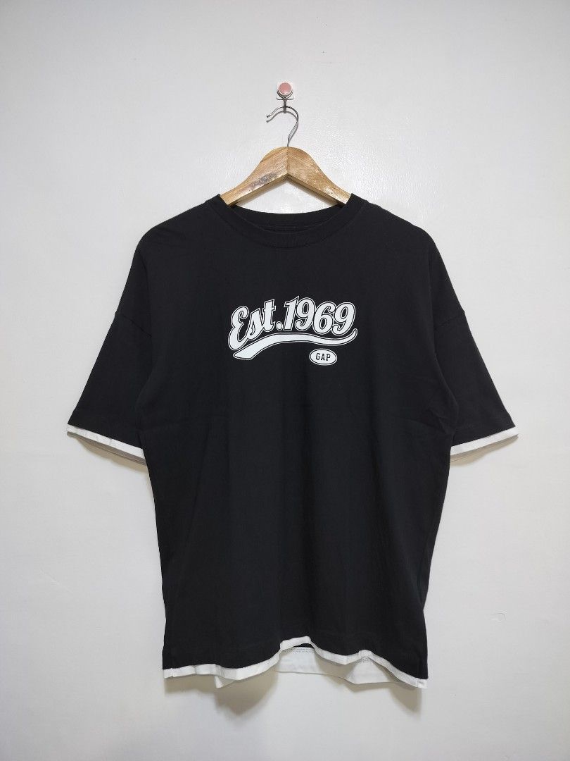 Gap Printed Design Oversized T-Shirt (Category: Tshirts & Polo Shirts ) located in Taguig. Submitted by thriftybounce (Listing ID 1469841883, Image 1). Description: Fit : M-L Width : 21 Length : 26 Color Rate : 9.8/10 Issue : None.