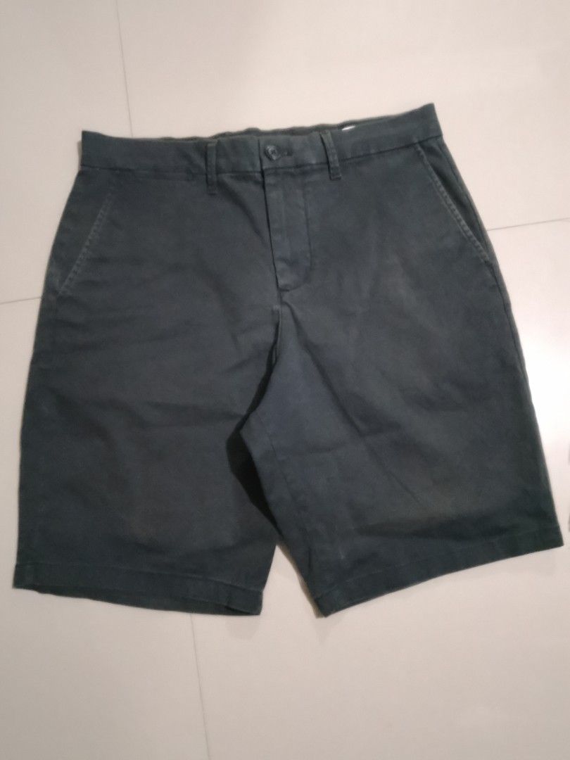GAP SHORT (Category: Shorts) located in Cavite. Submitted by jftxthrift (Listing ID 1469797871, Image 1). Description: sz 31- 32 length 20.5 issue fade.