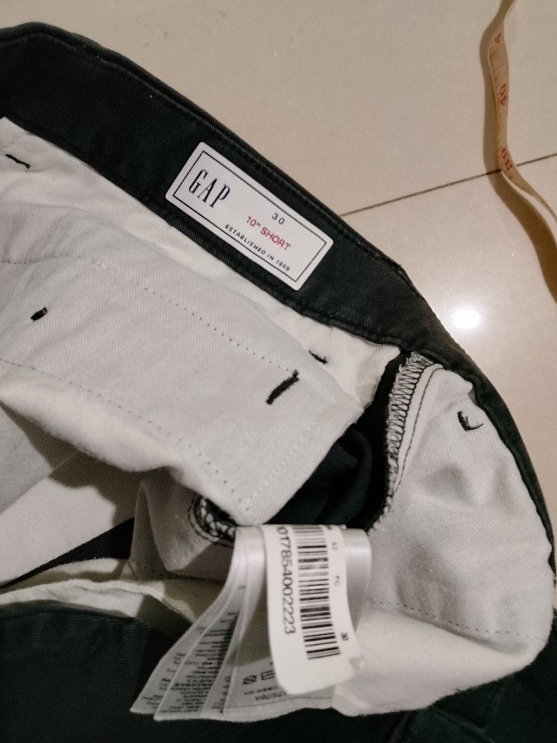 GAP SHORT (Category: Shorts) located in Cavite. Submitted by jftxthrift (Listing ID 1469797871, Image 3). Description: sz 31- 32 length 20.5 issue fade.