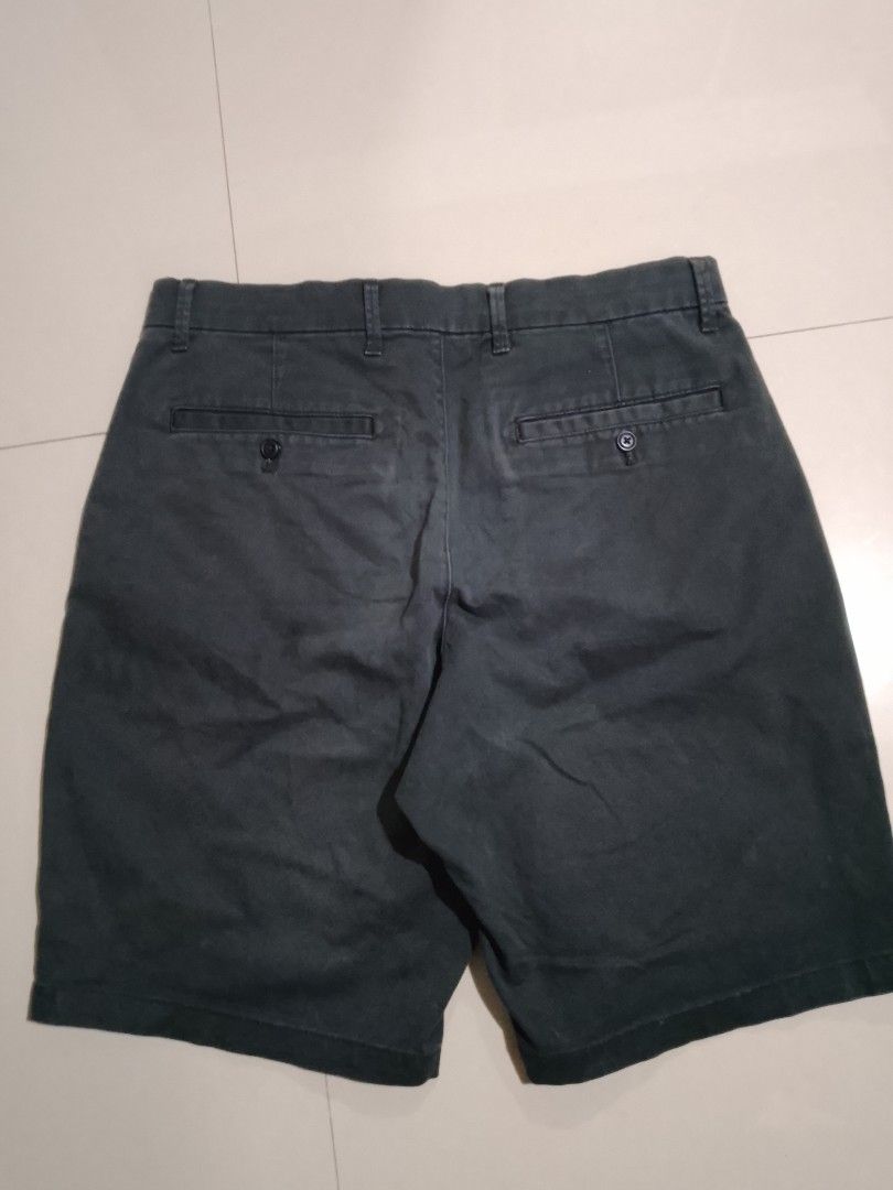 GAP SHORT (Category: Shorts) located in Cavite. Submitted by jftxthrift (Listing ID 1469797871, Image 2). Description: sz 31- 32 length 20.5 issue fade.