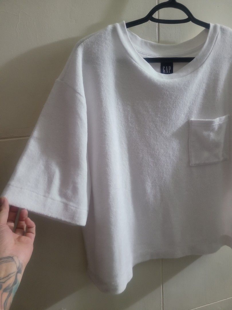 Gap White top (Category: Blouses) located in Los Banos. Submitted by lopecruz (Listing ID 1469864020, Image 3). Description: 25"armpit lajd flat 23"length Large Like new, no flaws.
