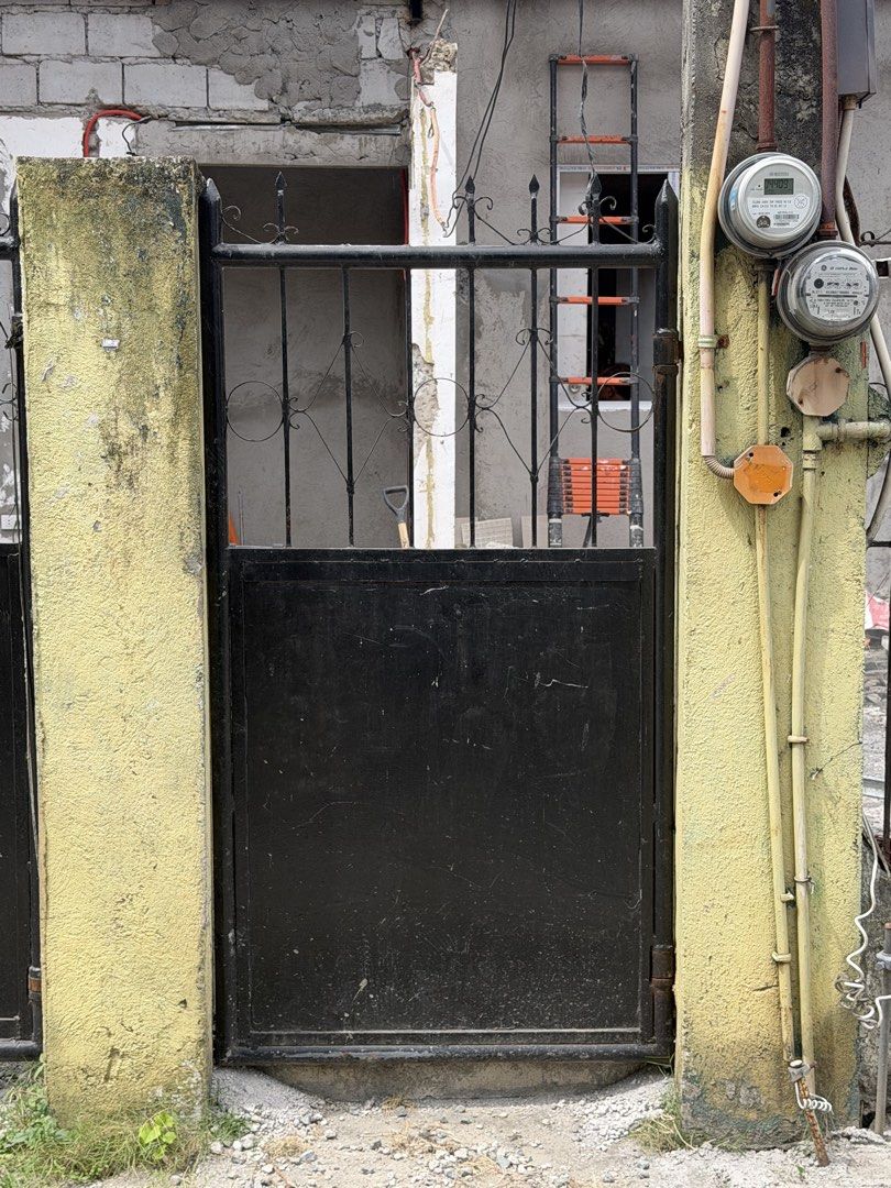 Garage Gate and service Gate (Category: Everything Else Others) located in Las Pinas. Submitted by elviemiso119 (Listing ID 1469833122, Image 2). Description: Good condition Just replace because need new design Pick up only .