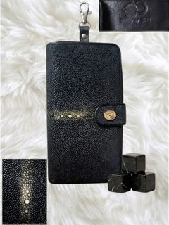 (Category: ) located in . Submitted by aithriftcloset (Listing ID 1469849103, Image 1). Description: .