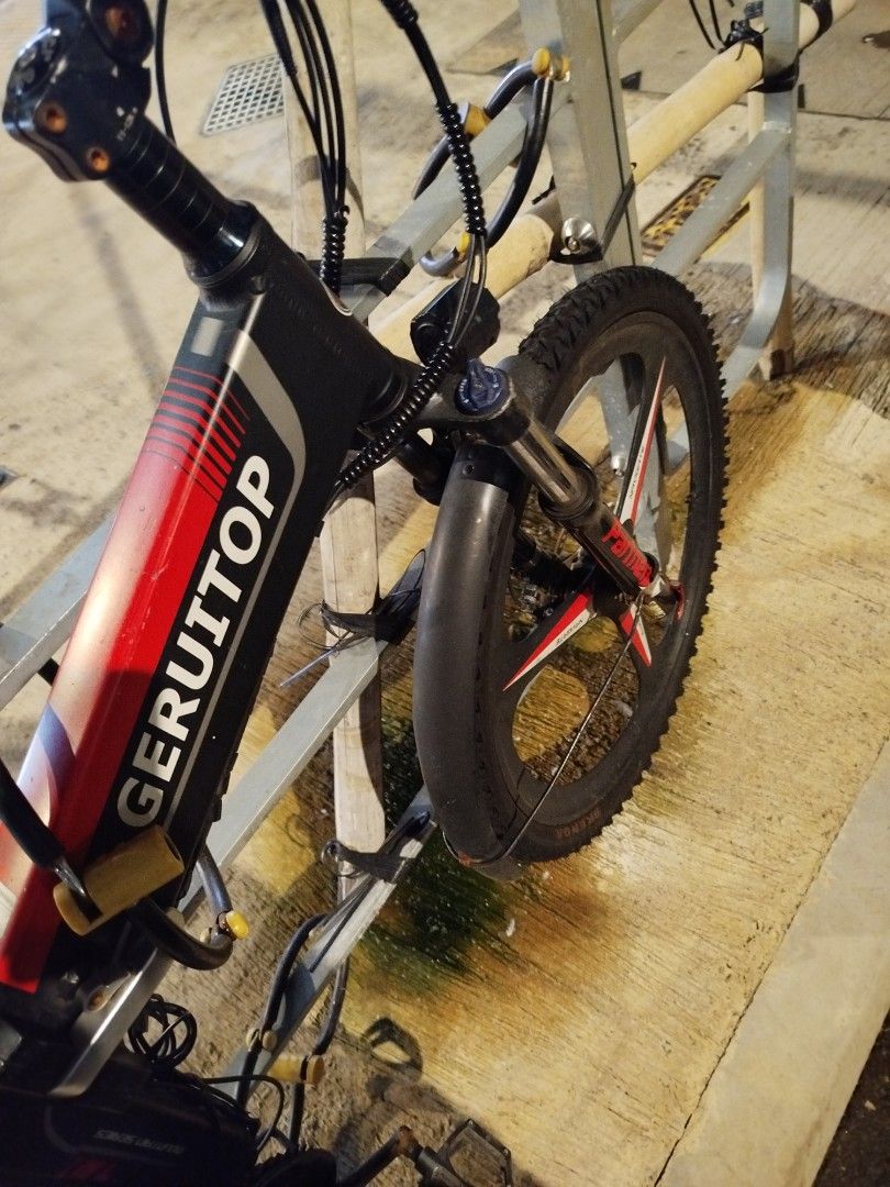 Geruitop （分類：單車）位於 Hong Kong。 由 chandradas 提交（商品編號 1469816421，圖片 3）。簡介： Good condition bicycle.15ah Battery is good. New tyre is front wheel.Overall good.ready for ride.。