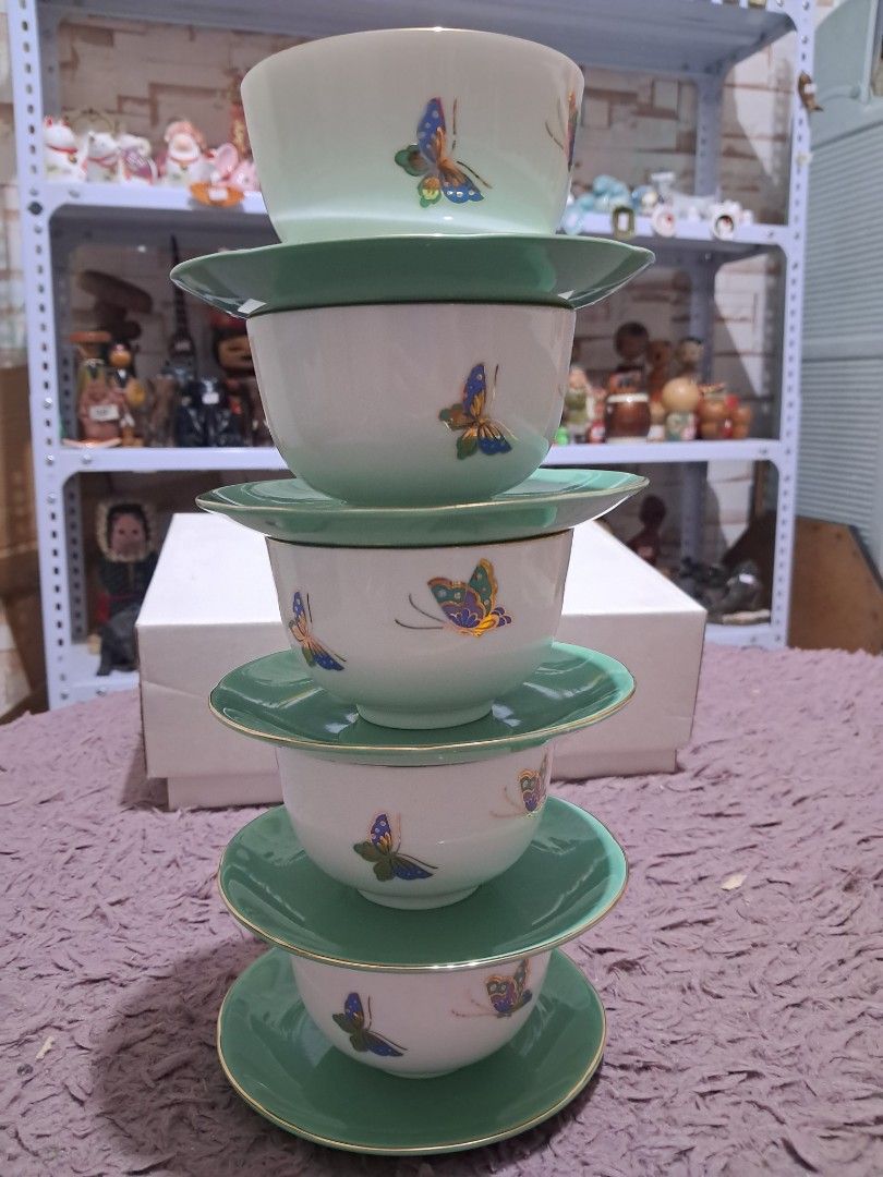 Gift set (Category: Dinnerware & Cutlery) located in Cavite. Submitted by secretjapansurplus (Listing ID 1469908048, Image 3). Description: Vintage Japanese Butterfly Kumidashi Tea Set (5-Piece Set) – Brand New with Box • Condition: Brand new, unused condition. Comes stored inside its original protective gift box. • Material & Style: Premium white Japanese porcelain crafted in the traditional wide-rimmed Kumidashi-chawan shape, designed specifica