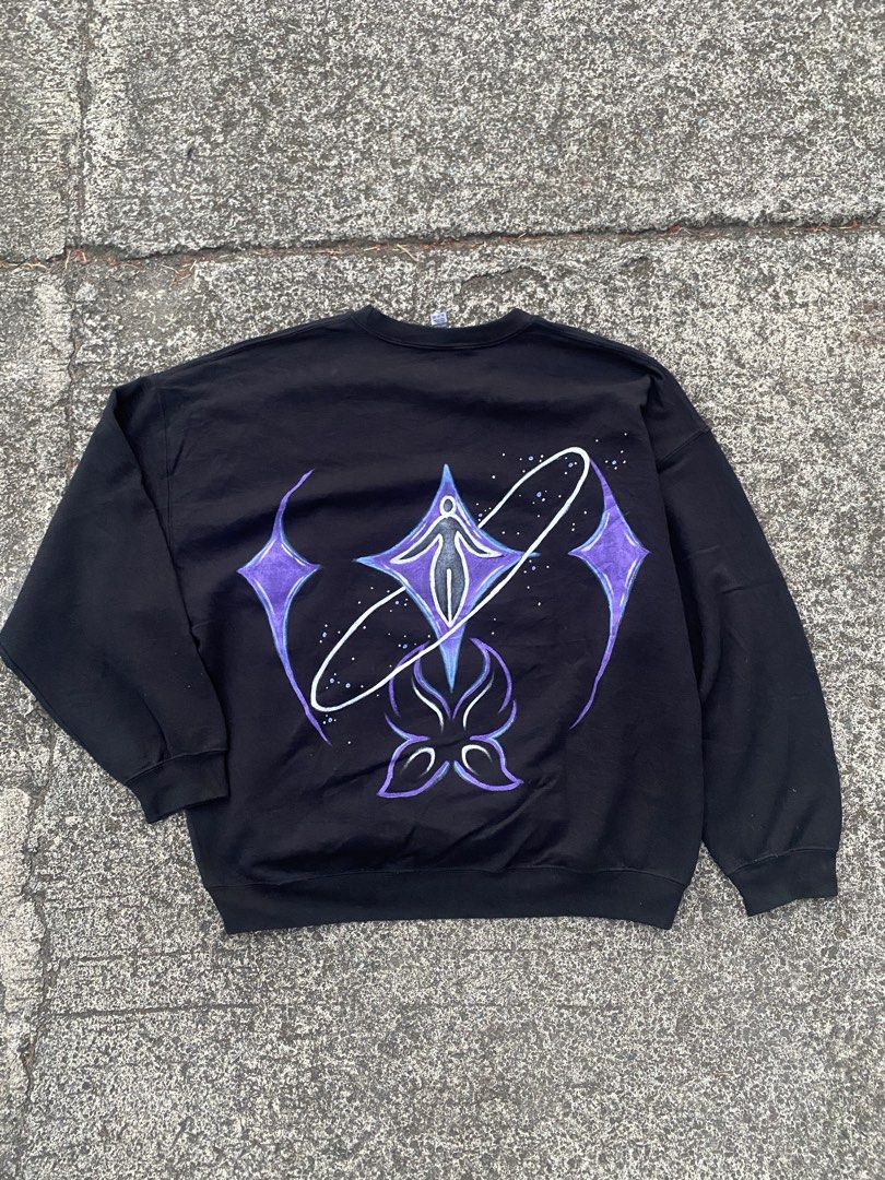 Gildan Black Celestial Graphic Sweatshirt (Category: Coats, Jackets and Outerwear) located in Cavite. Submitted by johnrey0315 (Listing ID 1469937804, Image 1). Description: 27 x 28.5 ( Boxy type ) XL - XXL NO ISSUE CR - 10 / 10 .