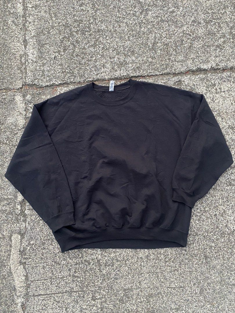 Gildan Black Celestial Graphic Sweatshirt (Category: Coats, Jackets and Outerwear) located in Cavite. Submitted by johnrey0315 (Listing ID 1469937804, Image 3). Description: 27 x 28.5 ( Boxy type ) XL - XXL NO ISSUE CR - 10 / 10 .