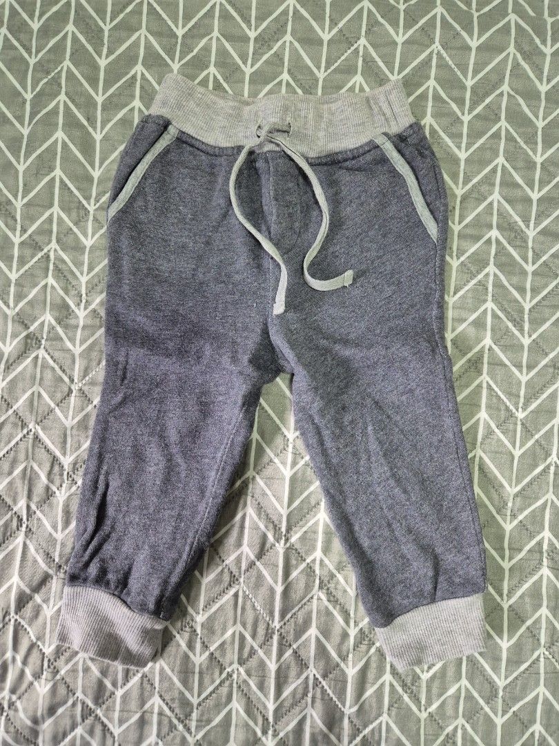 Gingersnaps Baby Boy Jogger Pants Size 12 (Category: Babies & Kids Fashion) located in San Jose. Submitted by nova2023 (Listing ID 1469797628, Image 1). Description: - Brand: Gingersnaps - Size: Baby boy, size 12 - Color: Grey - Material & Fit: Soft ribbed waistband and ankle cuffs for extra comfort - Details: Functional front drawstring and two practical side pockets - Style: Great casual bottoms for everyday wear.