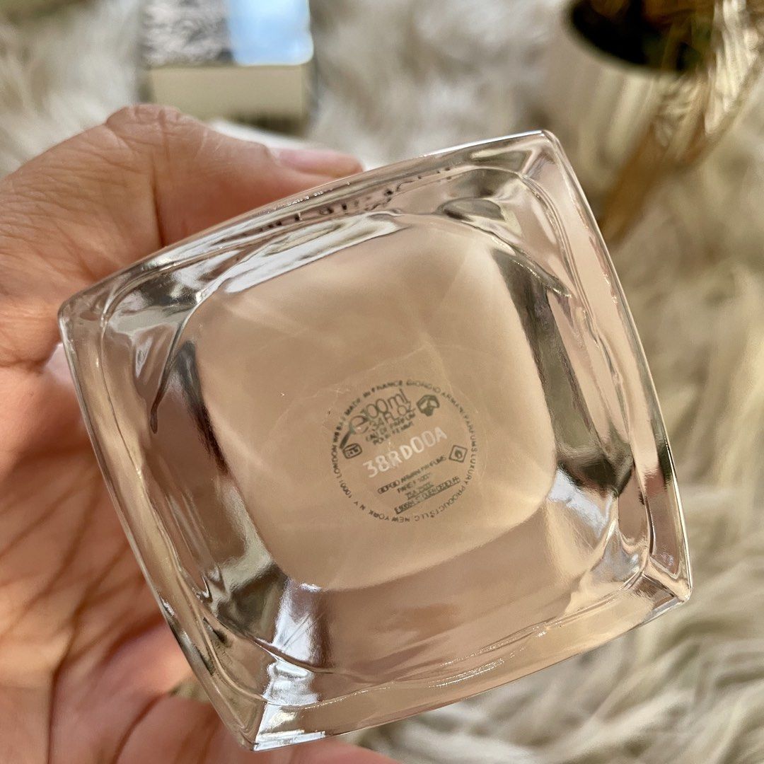 Giorgio Armani FIORI Eau de Parfum (Category: Fragrance & Deodorants) located in Santiago. Submitted by janinesweetcloset (Listing ID 1469806445, Image 2). Description: TESTER Perfumes Original scent Actual Photo posted Long lasting #perfumeph #maison #lattafa #jomalone #dubaiperfumes #dylanblue #arabperfume #tersterperfume #penhaligon #creed #bacarratrouge #byredo #replica #diptyque #parfumsdemarly #montblanc #valentino #kayali #rojadove.