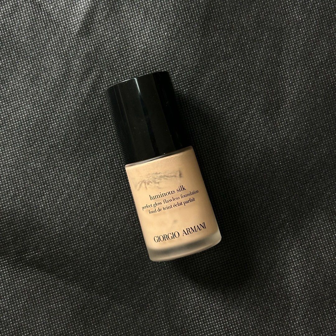 Giorgio Armani Luminous Silk Foundation Shade 5.1 (Category: Makeup) located in Makati City. Submitted by declutter__queen (Listing ID 1469778518, Image 1). Description: Authentic Giorgio Armani Luminous Silk Foundation in Shade 5.1 (30ml). About 80% product remaining. Rfs: not my shade no matter how hard i try lol.