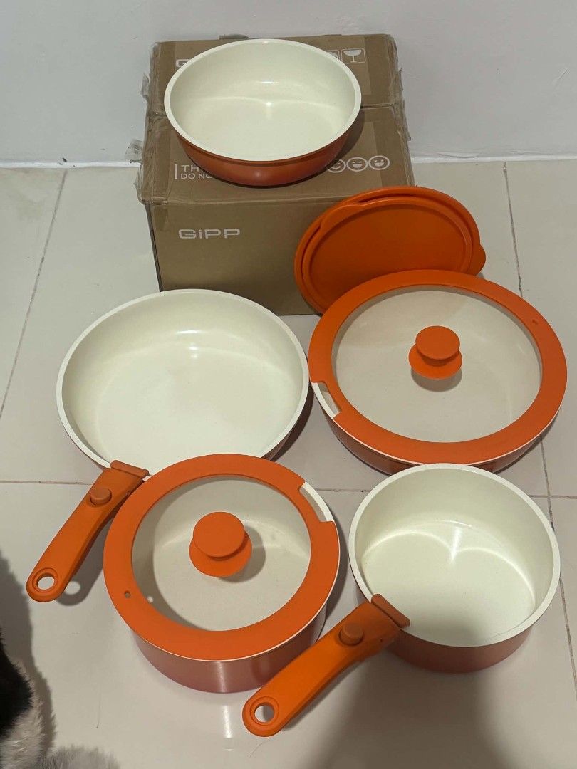 GiPP Cookware Set Brandnew! (Category: Cookware & Accessories) located in Manila. Submitted by lheric117 (Listing ID 1469837384, Image 1). Description: For sale brandnew and complete set! 11-pieces GiPP COOKWARE SET - 1pc 26cm Frying Pan - 1pc 20cm Frying Pan - 1pc 26cm Sauce Pan - 1pc 20cm Sauce Pan - 1pc 18cm Sauce Pan - 2pcs (18cm/20cm) Fridge Storage Lid - 2pcs (20cm/26cm) Silicone Lid - 2pcs Removable Handle ✅100% can use for induction and f