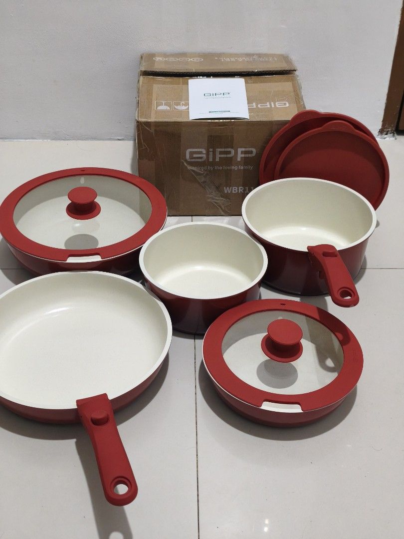 GiPP Cookware Set Brandnew! (Category: Cookware & Accessories) located in Manila. Submitted by lheric117 (Listing ID 1469837384, Image 3). Description: For sale brandnew and complete set! 11-pieces GiPP COOKWARE SET - 1pc 26cm Frying Pan - 1pc 20cm Frying Pan - 1pc 26cm Sauce Pan - 1pc 20cm Sauce Pan - 1pc 18cm Sauce Pan - 2pcs (18cm/20cm) Fridge Storage Lid - 2pcs (20cm/26cm) Silicone Lid - 2pcs Removable Handle ✅100% can use for induction and f