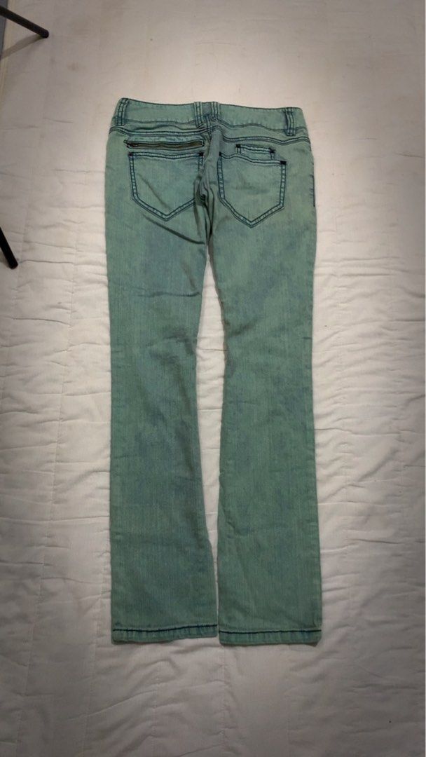 Glad news (Category: Jeans) located in Aloran. Submitted by cowskin_927 (Listing ID 1469865504, Image 2). Description: Glad news Waist 32 Length 40 Rise 9.5 Hem 7.