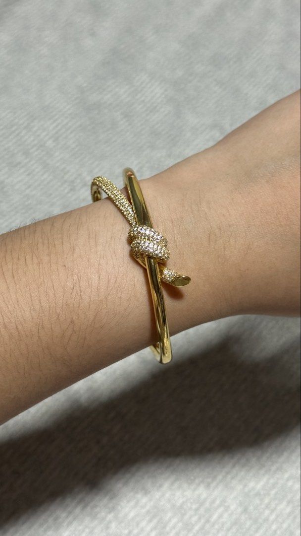 Gold-Plated Knot Bangle Bracelet (Category: Bracelets) located in Bantay. Submitted by e.loi.sa (Listing ID 1469783629, Image 1). Description: .