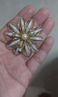 (Category: ) located in . Submitted by timeless-trinkets (Listing ID 1469883550, Image 1). Description: .