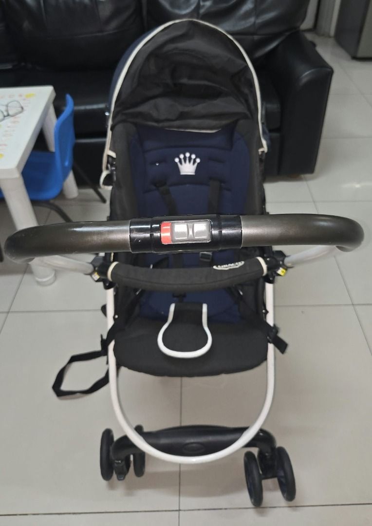 Graco Stroller (reversible handle) (Category: Strollers) located in Manila. Submitted by kathrine031483 (Listing ID 1469759781, Image 1). Description: Graco Stroller reversible handle.