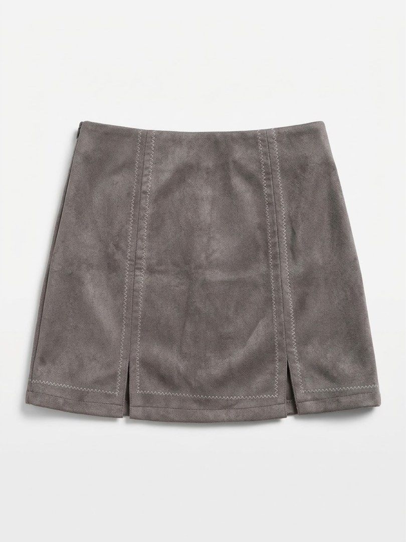 Gray Skirt🐺 (Category: Skirts) located in Manila. Submitted by nagets1001 (Listing ID 1469861319, Image 1). Description: 26-27.