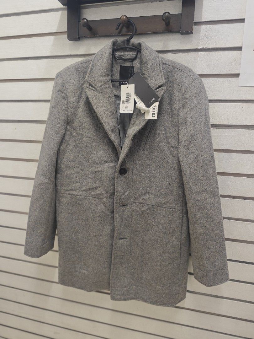 Gray Wool Blend Pea Coat Jacket Size L (Category: Coats, Jackets and Outerwear) located in Malabon City. Submitted by neon.neon2 (Listing ID 1469791063, Image 1). Description: - Brand: Mimi - Style: Gray wool blend pea coat - Size: Large - Condition: Brand new with original tags still attached - Features: Classic lapel collar, 3 dark front button closures, 2 front welt pockets, structured shoulders, and a fully lined interior - Perfect for chilly