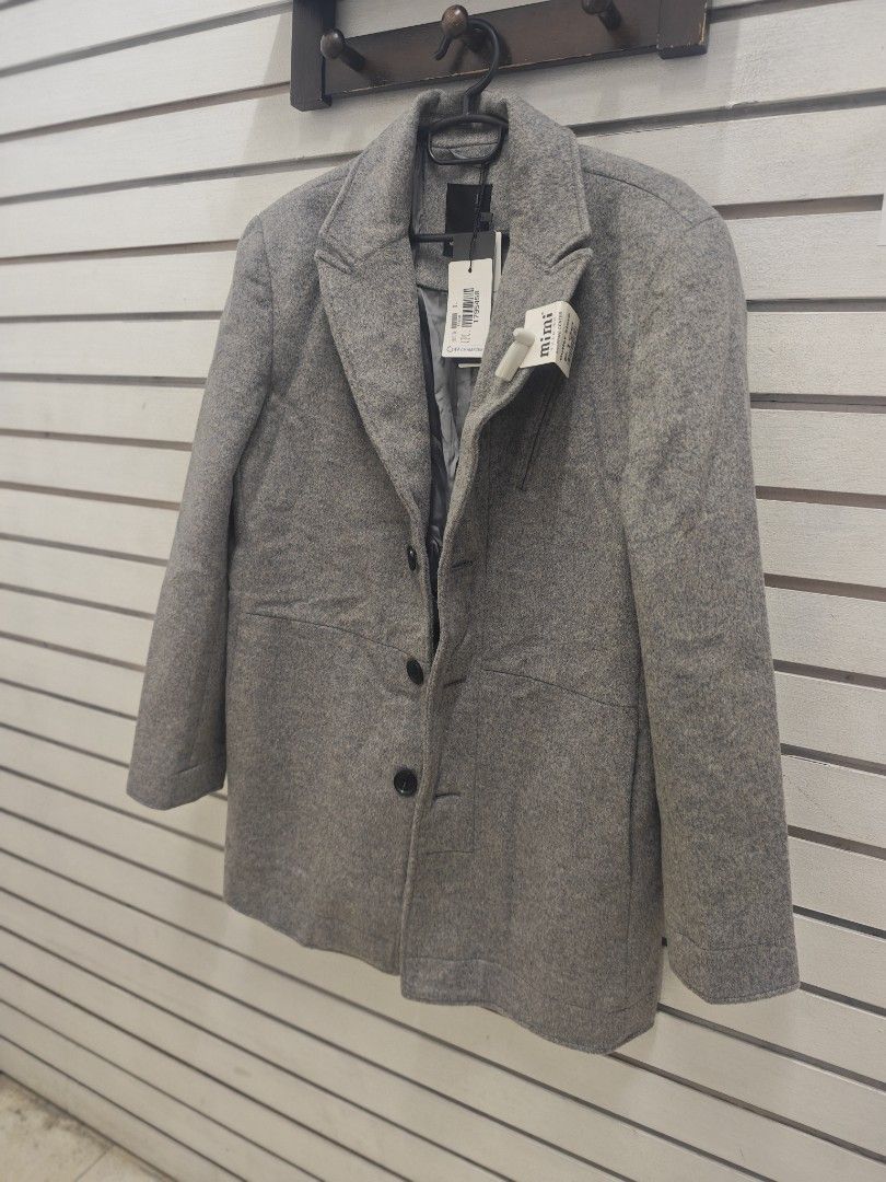 Gray Wool Blend Pea Coat Jacket Size L (Category: Coats, Jackets and Outerwear) located in Malabon City. Submitted by neon.neon2 (Listing ID 1469791063, Image 3). Description: - Brand: Mimi - Style: Gray wool blend pea coat - Size: Large - Condition: Brand new with original tags still attached - Features: Classic lapel collar, 3 dark front button closures, 2 front welt pockets, structured shoulders, and a fully lined interior - Perfect for chilly