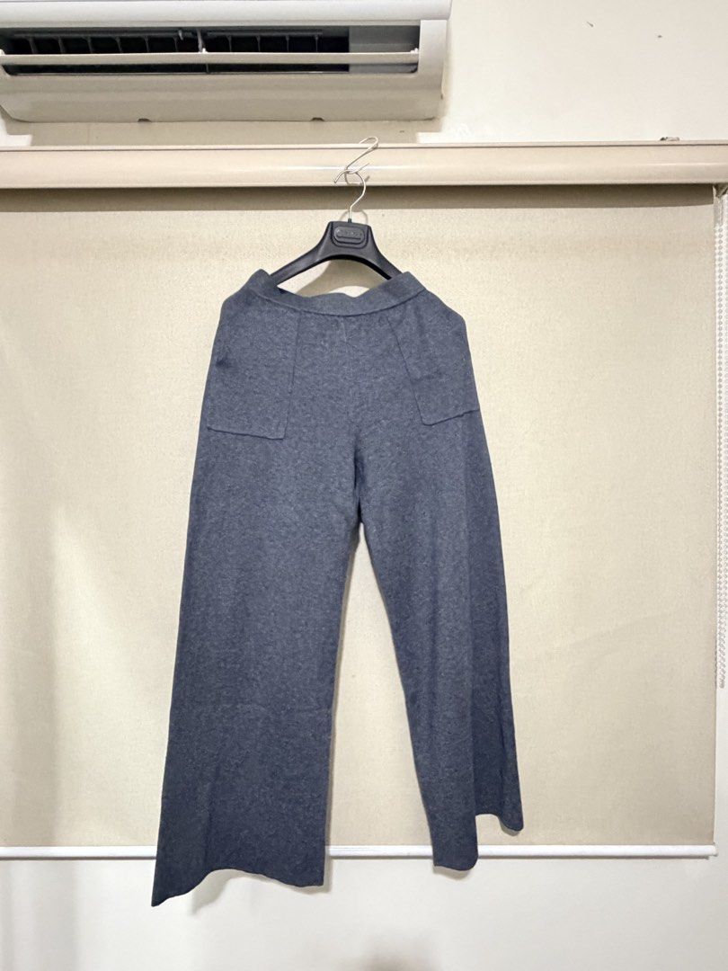 Grey knit wide leg pants size M (Category: Jeans) located in Cavite. Submitted by mgd.blessed (Listing ID 1469906416, Image 1). Description: - Size: Medium - Color: Grey - Material: Thick warm blend - Features: Elastic waistband, two front patch pockets - Length: Approx. 42 inches - Condition/Use: Comfortable loungewear for cooler weather.