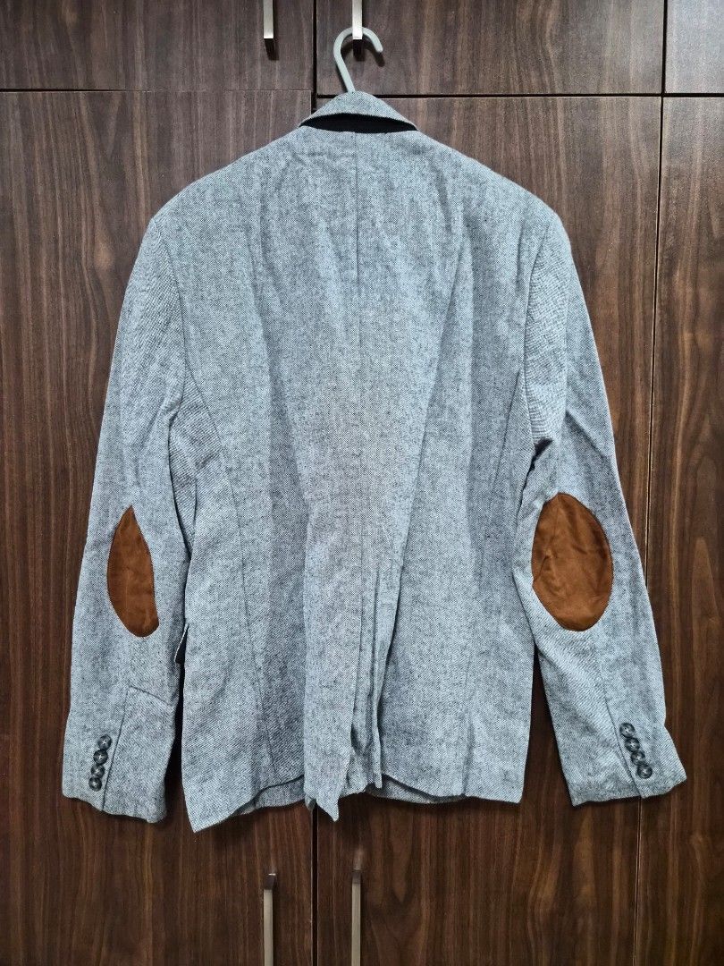 Grey Tweed Blazer Jacket with Brown Elbow Patches (Category: Coats, Jackets and Outerwear) located in Paranaque City. Submitted by lovelife.312 (Listing ID 1469843976, Image 2). Description: ***PLEASE READ CAREFULLY*** - Never worn - Classic grey tweed blazer jacket - Brown suede elbow patches on both sleeves - decluttering room MAILING AND DELIVERY: - Meet up only SM City Sucat, Uptown Mall BGC and Ayala Malls by the Bay. - After lunch time 1pm 