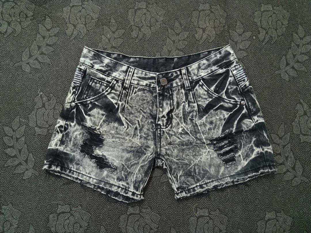 Grunge short style (Category: Shorts) located in Cotabato. Submitted by winonasallure (Listing ID 1469945276, Image 1). Description: wl:32 L:12.