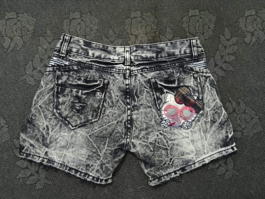 Grunge short style (Category: Shorts) located in Cotabato. Submitted by winonasallure (Listing ID 1469945276, Image 2). Description: wl:32 L:12.