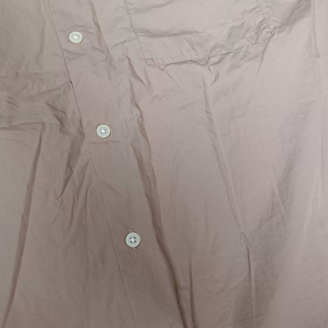 GU Broadcloth Oversized Long Sleeve (Category: Formal Shirts) located in Caloocan City. Submitted by jamesmiguelgggg (Listing ID 1469819129, Image 3). Description: GU Oversized Long Sleeve Light Brown yung color Size small on tag Dimensions: Width: 24 inches Length (front): 29.5 inches Length (back): 31 inches Issue/s: none Condition: Excellent Mine: ₱400 + shipping fee GCash Payment only (PAYMENT FIRST) Courier: J&T or Lalamove Color may vary du