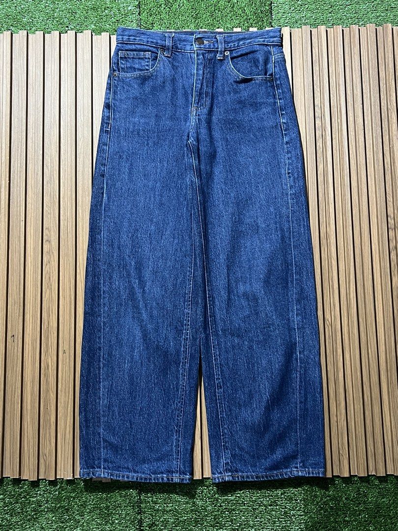 GU - “ WIDELEG “ JEANS (Category: Jeans) located in Bacolod City. Submitted by timelessbyjosh (Listing ID 1469913527, Image 2). Description: BEST FOR CASUAL OUTFITS SIZE : SMALL ACTUAL COLOR : DENIM BLUE COLOR RATE : 10 OUT OF 10 CONDITION : NEAR NEW MATERIAL : 100 % COTTON MADE IN : CAMBODIA FLAWS : NONE DIMENSIONS WAIST - 28 LENGTH - 37 THIGH - 11 LEG OPENING - 9 MEASUREMENT TAKEN WHILE LAYING FLAT. PLEASE COMPARE THE MEASUREMENT WITH YOUR GARM
