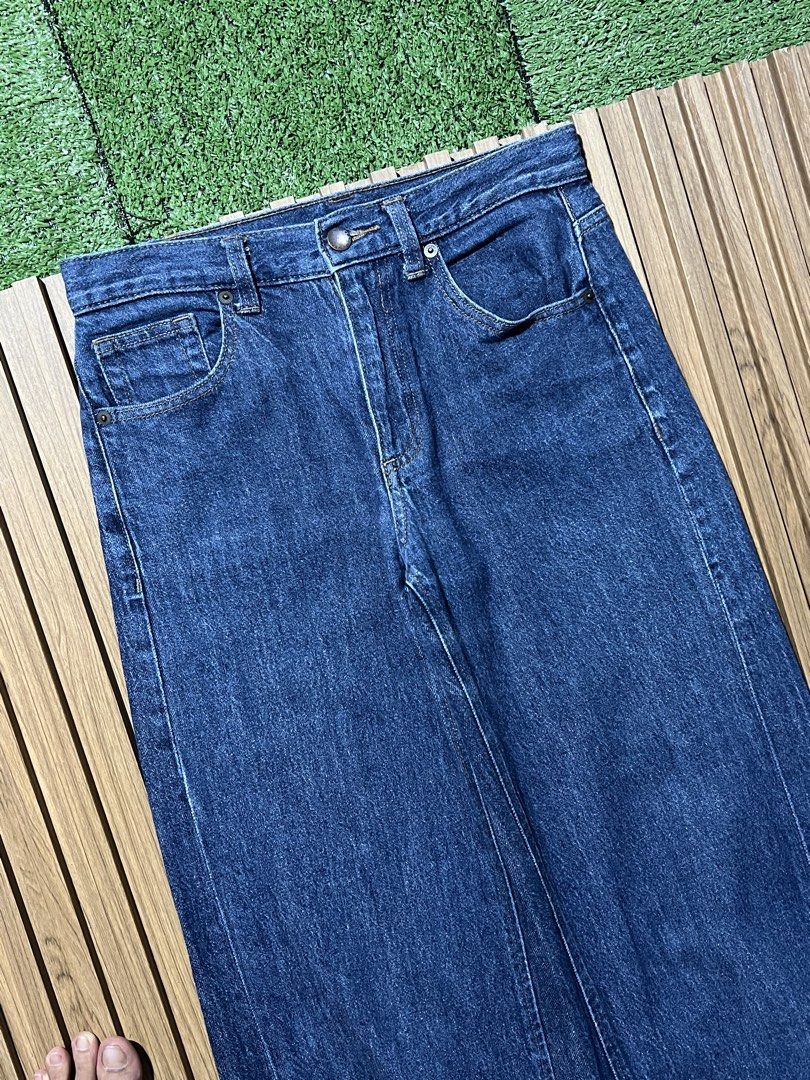 GU - “ WIDELEG “ JEANS (Category: Jeans) located in Bacolod City. Submitted by timelessbyjosh (Listing ID 1469913527, Image 3). Description: BEST FOR CASUAL OUTFITS SIZE : SMALL ACTUAL COLOR : DENIM BLUE COLOR RATE : 10 OUT OF 10 CONDITION : NEAR NEW MATERIAL : 100 % COTTON MADE IN : CAMBODIA FLAWS : NONE DIMENSIONS WAIST - 28 LENGTH - 37 THIGH - 11 LEG OPENING - 9 MEASUREMENT TAKEN WHILE LAYING FLAT. PLEASE COMPARE THE MEASUREMENT WITH YOUR GARM