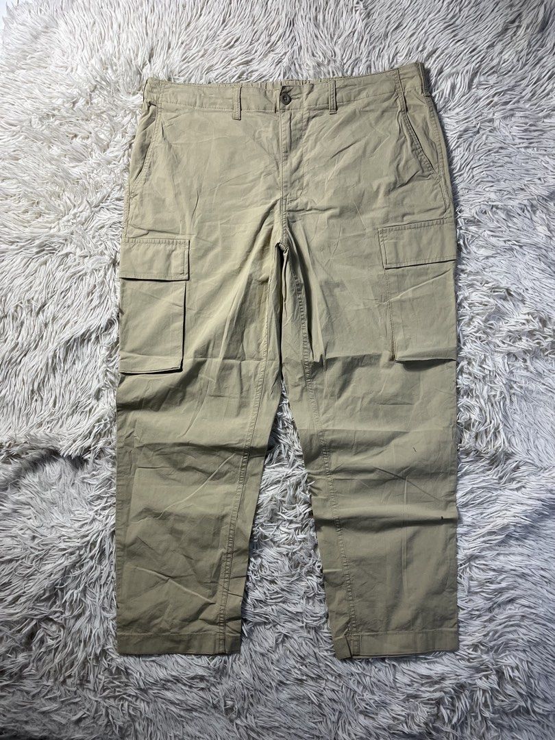 GU by Uniqlo Cargo Pants Khaki (Category: Jeans) located in Bulacan. Submitted by pickedout2023 (Listing ID 1469799107, Image 1). Description: 2XL on tag 37-41 waist / 39 length Good as new.